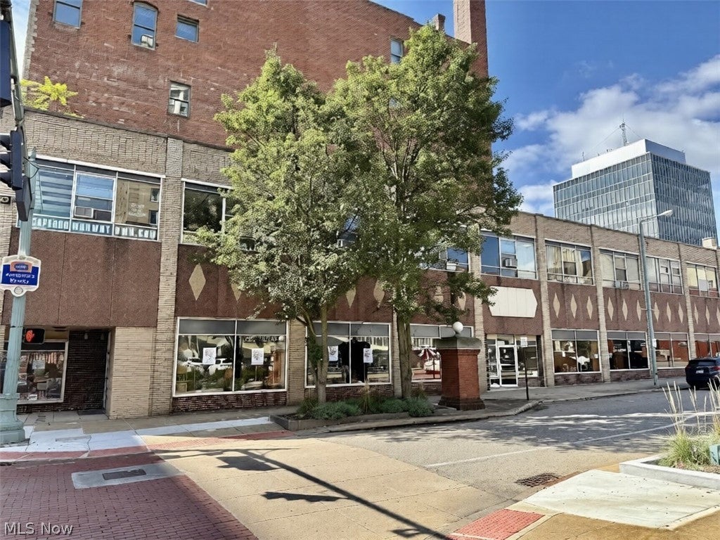 201 Market Avenue S