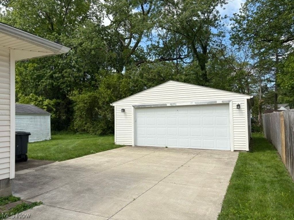 Photo of 852 Manitou Avenue, Akron, OH 44305 (MLS # 5209099)