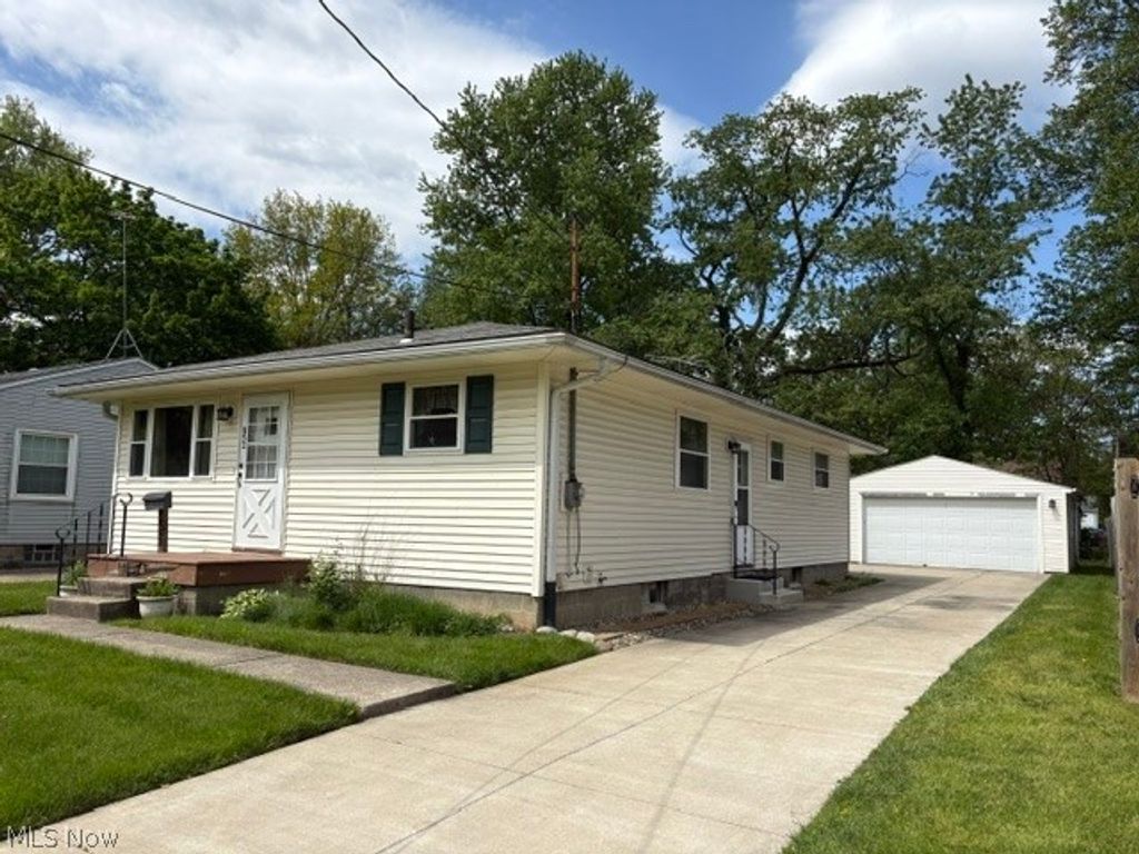 Photo of 852 Manitou Avenue, Akron, OH 44305 (MLS # 5209099)