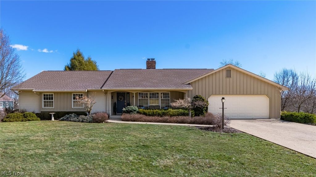 Photo of 3750 Greenbriar Drive, Zanesville, OH 43701 (MLS # 5188763)