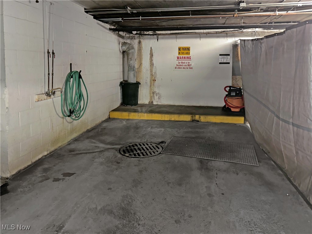 Versailles At Hudson Condo - Residential