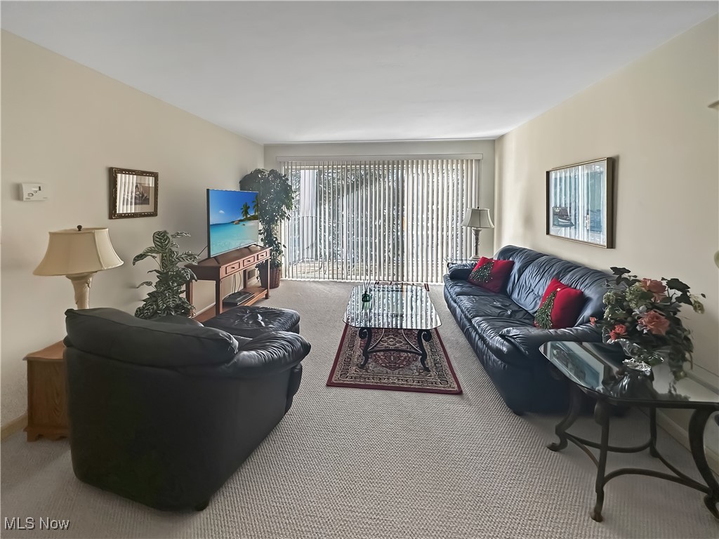 Versailles At Hudson Condo - Residential