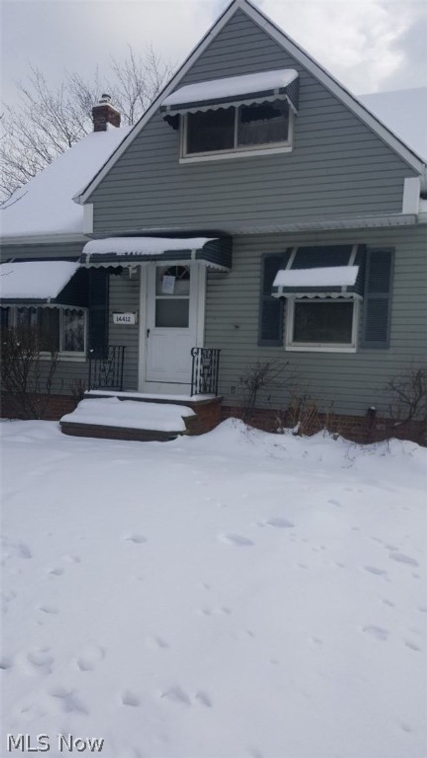 3 bdrm/1bath bungalow with basement and 2 car detached garage. Close to schools, shopping and hospitals with easy access to downtown Cleveland. Seller is Secretary of Veterans Affairs and property was built prior to 1978,lead-based paint potentially exists. All
information is approximate.