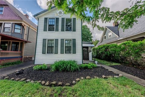 6813 W Clinton Avenue Cleveland OH 44102
