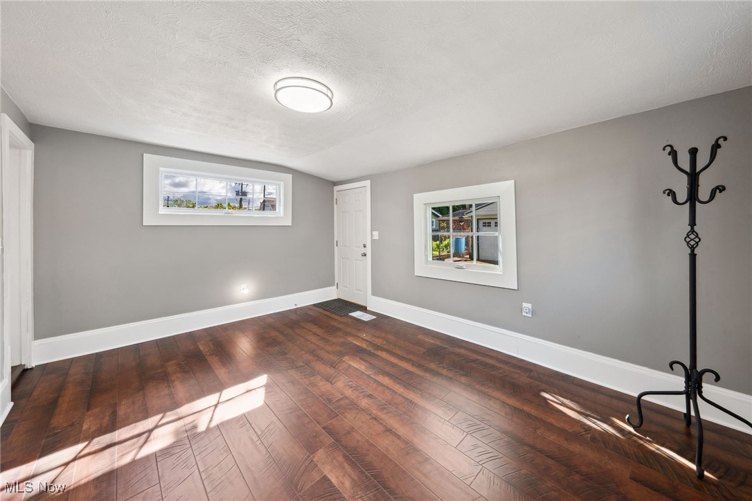 6813 W Clinton Avenue, Cleveland, Ohio image 10