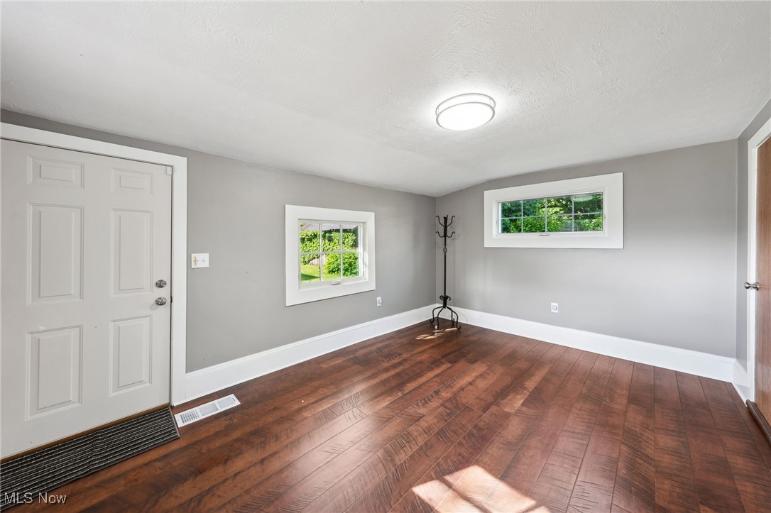 6813 W Clinton Avenue, Cleveland, Ohio image 9