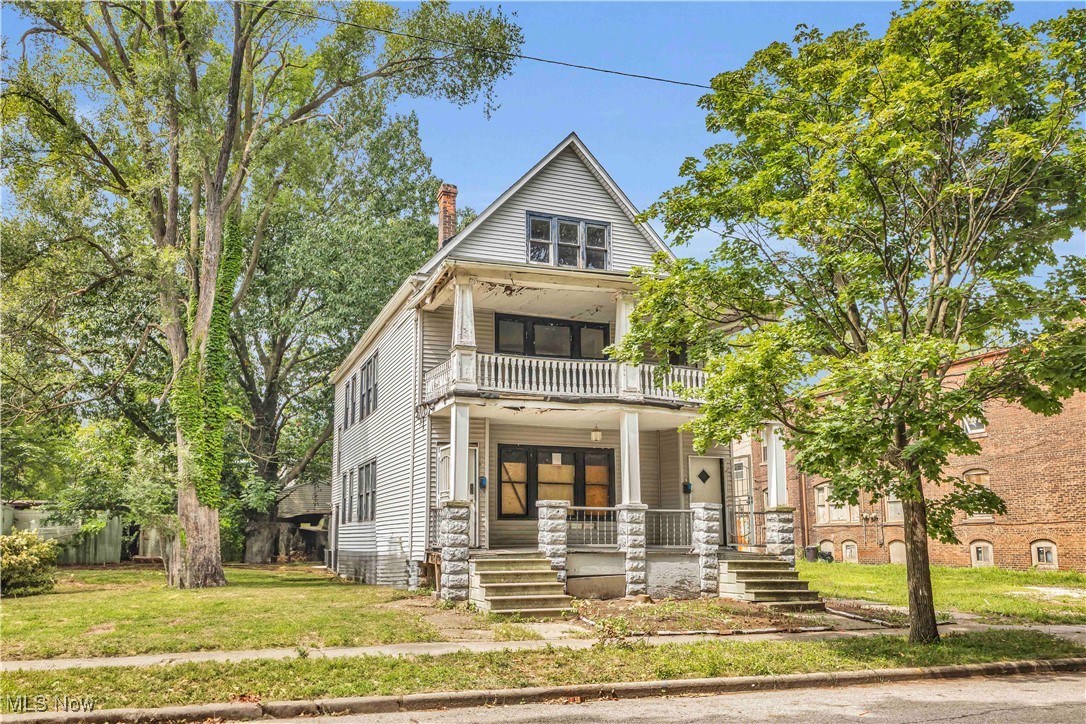Brand new roof! Investor special duplex convenient to everything Cleveland has to offer. Walking distance to cultural gardens and parks. No wholesalers or assignable contracts.