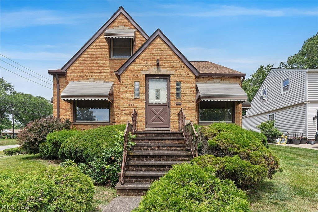 Photo of 7506 Briarcliff Parkway, Middleburg Heights, OH 44130 (MLS # 5223899)