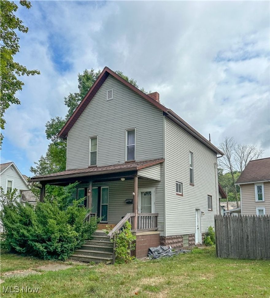 3 bedroom, 1 full bath home located in New Philadelphia. This home is located in a great area minutes from Tussore Park, downtown and shopping. Schedule to see this home today.