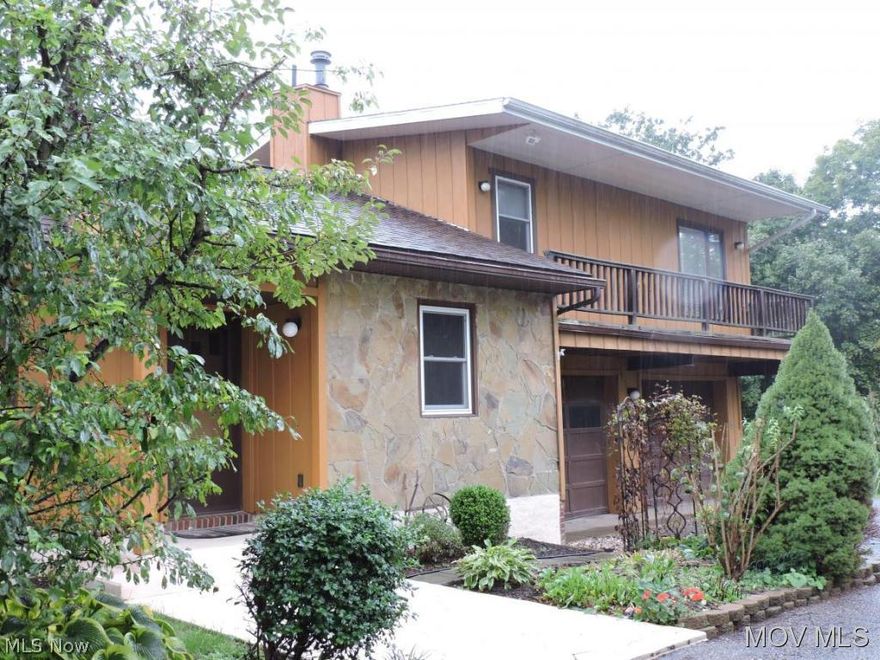 Private, gated & completely fenced retreat on dead-end street, outside city limits. Living room w/bay window & woodburning stove, dining room w/door to rear covered deck, kitchen w/abundance of cabinetry & counter space, desk area, bar area, & open to family room w/window wall overlooking wooded backyard & door to covered rear deck, master w/double closets, full bath w/2 sinks, Jacuzzi tub & corner shower. New roof. Newer windows. Neutral dÃ©cor. Walk in attic. Tiered decking. Fruit trees(apple, peach, plum, nectarine). Extensive plantings. Fish pond. Lg. storage building w/electric & water.  Elem: Putnam Elementary School  Elem/Bus: Y  JrHigh: Marietta Middle School School  JrHigh/Bus: Y  High: Marietta High School  High/Bus: Y  Fire: CIT  Police: CTY  ;SQFT=Fin L1:1283, Fin L2:644, Fin Bsmt:0, Fin Above:1927, Fin Total:1927, Unfin Bsmt:0, Unfin Above:0;GAR= 2 Car Att, Opener(s);PRKG= Off Street