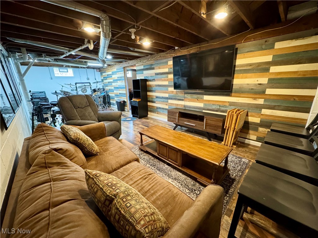 2236 Quayle Drive, Akron, Ohio image 34