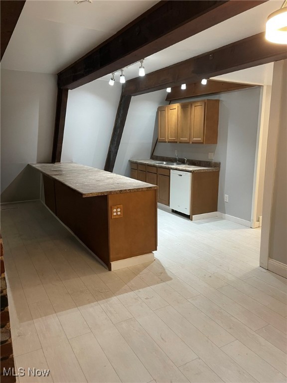 Roaming Rock Shores - Residential