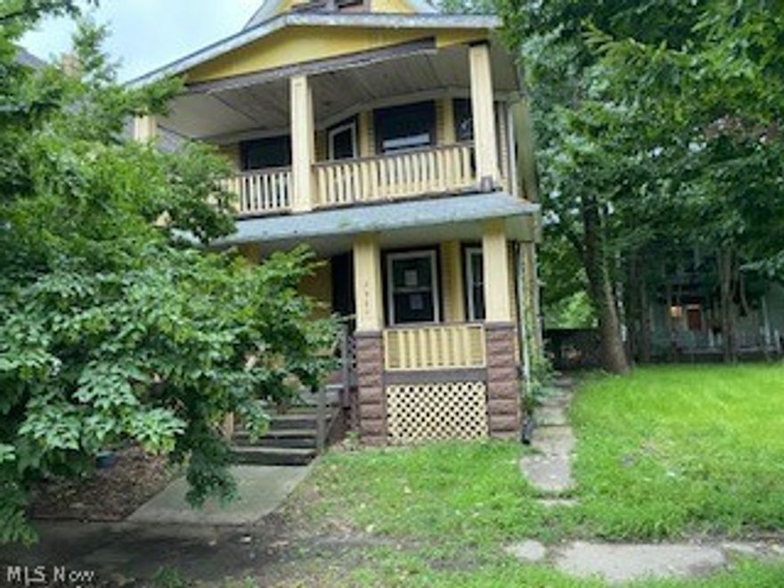 Income property!  2 Family up and down. Each unit offers 2 bedrooms and 1 full bath. With a little work this property can be making money in no time.  Schedule your showing today!