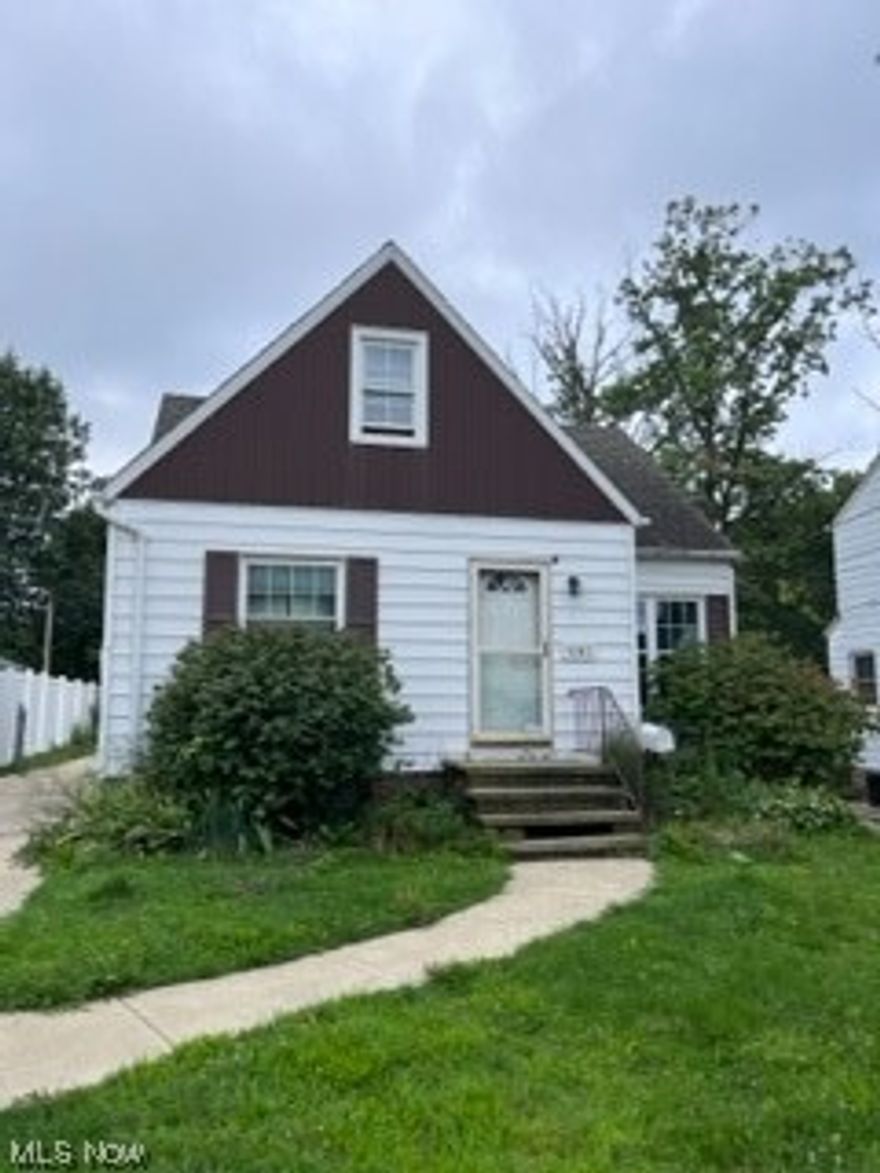 3 bedroom bungalow, with full bath and full basement. 2 car garage. Tenant recently moved, house needs some TLC.