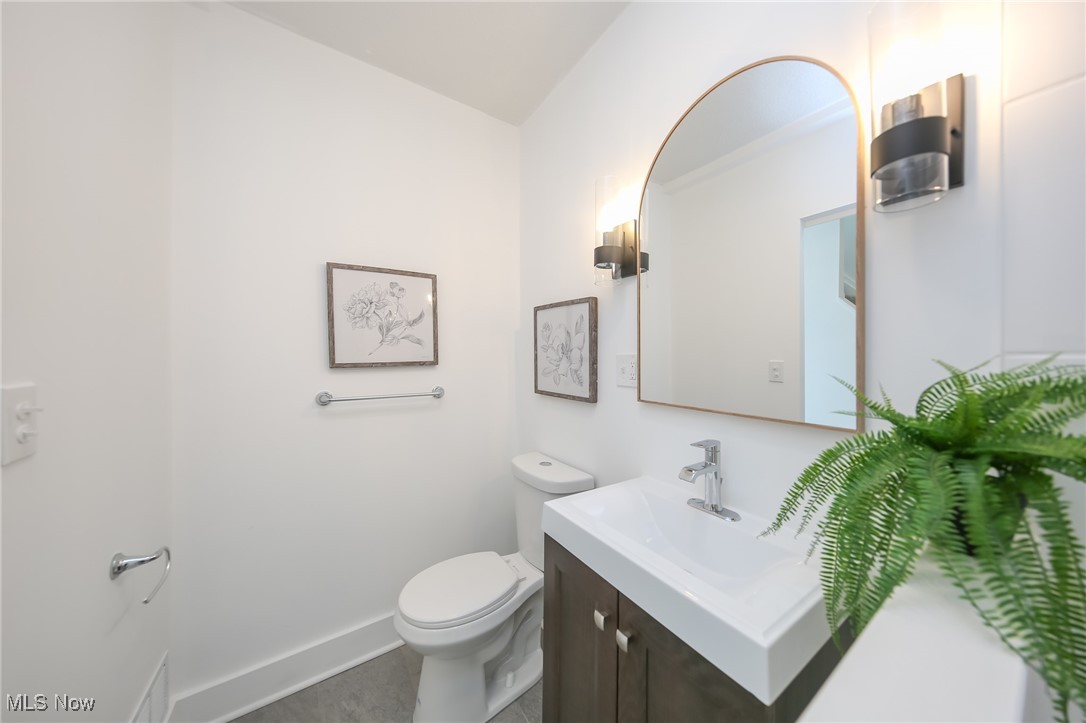 1655 Lauderdale Avenue, Lakewood, Ohio image 32