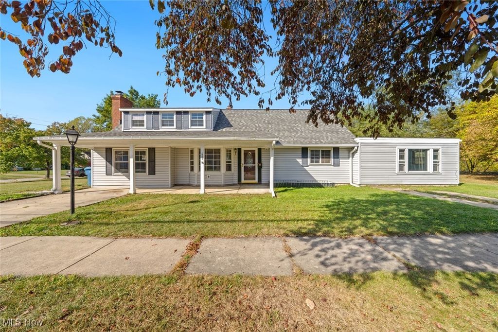 Photo of 487 Irving Park Boulevard, Sheffield Lake, OH 44054 (MLS # 5164606)