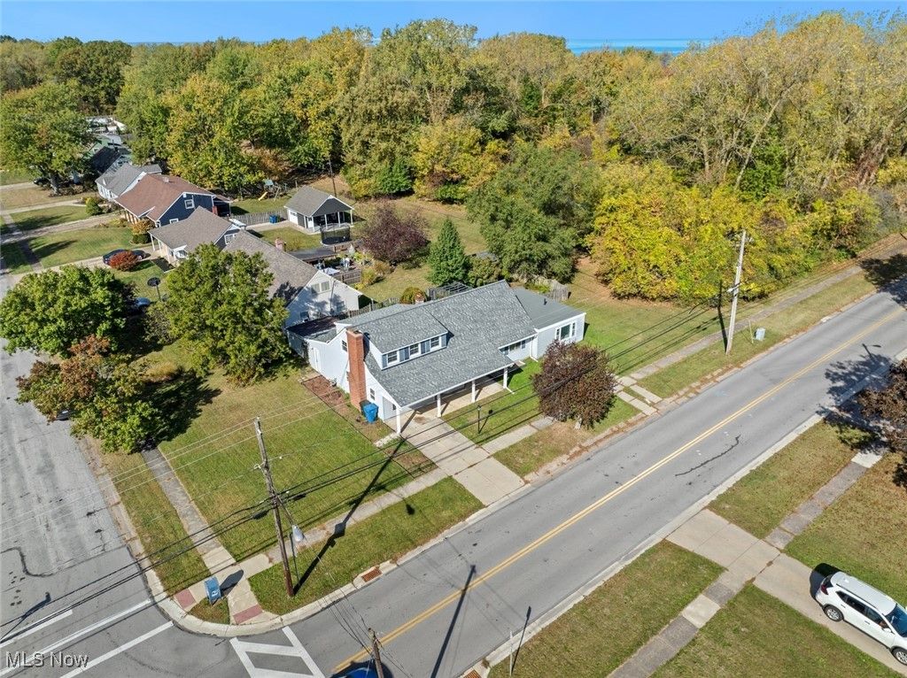 Photo of 487 Irving Park Boulevard, Sheffield Lake, OH 44054 (MLS # 5164606)
