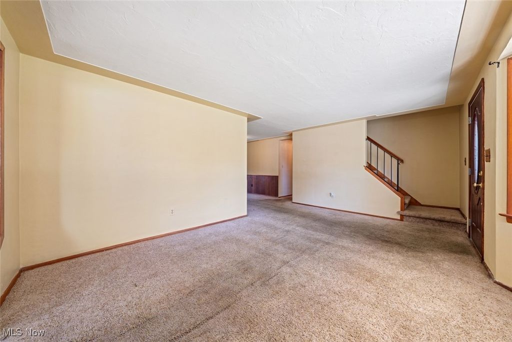 Photo of 487 Irving Park Boulevard, Sheffield Lake, OH 44054 (MLS # 5164606)