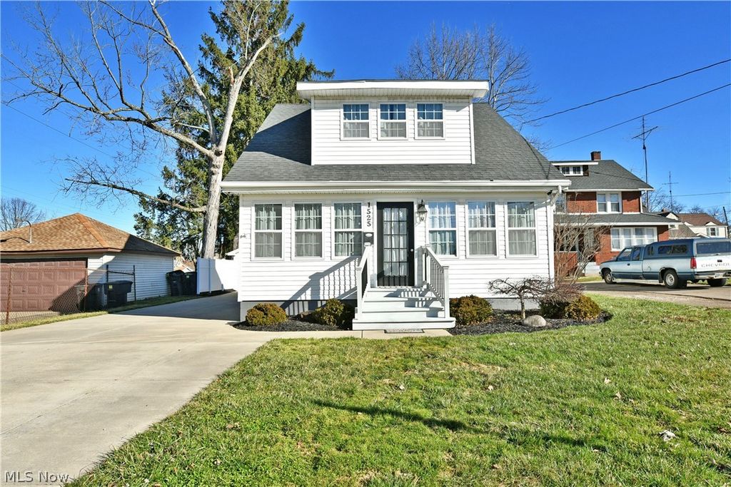 Photo of 1525 Elm Road NE, Warren, OH 44483 (MLS # 5192592)