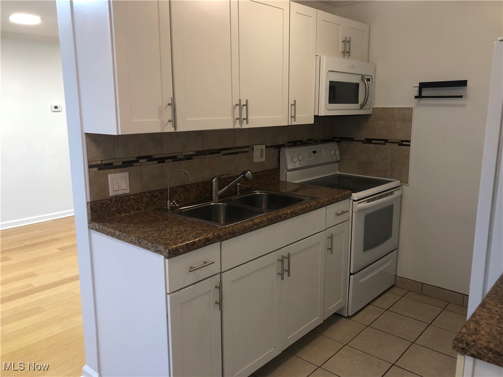 1402 Golden Gate Boulevard