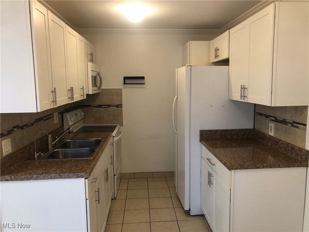 1402 Golden Gate Boulevard