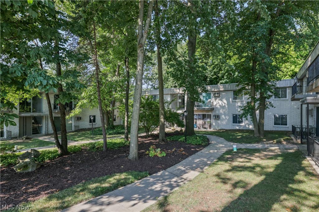 Photo of 996 S Lincoln Street, Kent, OH 44240 (MLS # 5225178)