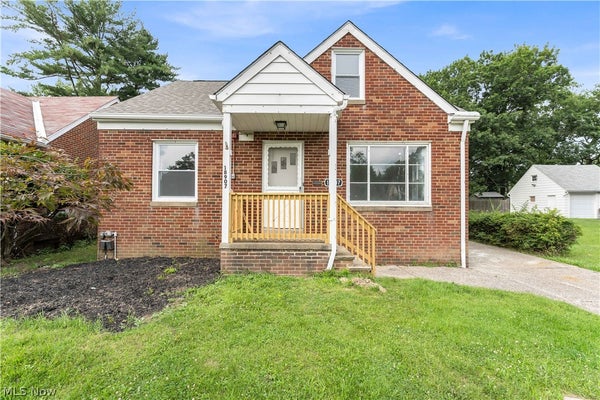 18907 HARLAN DR, MAPLE HEIGHTS, OH 44137 - Image ca3a647e8a82e242a8a25920cfb5fbe8/1913327419
