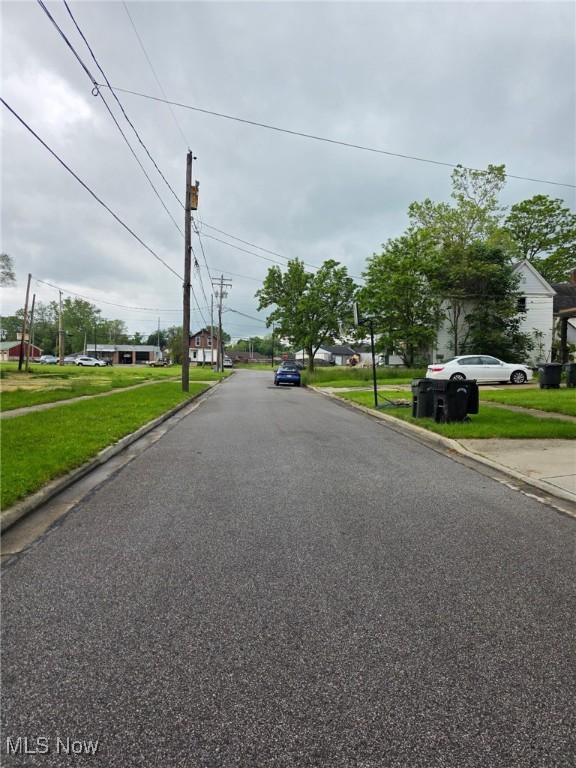 121 Parkview Court, Elyria, Ohio image 6