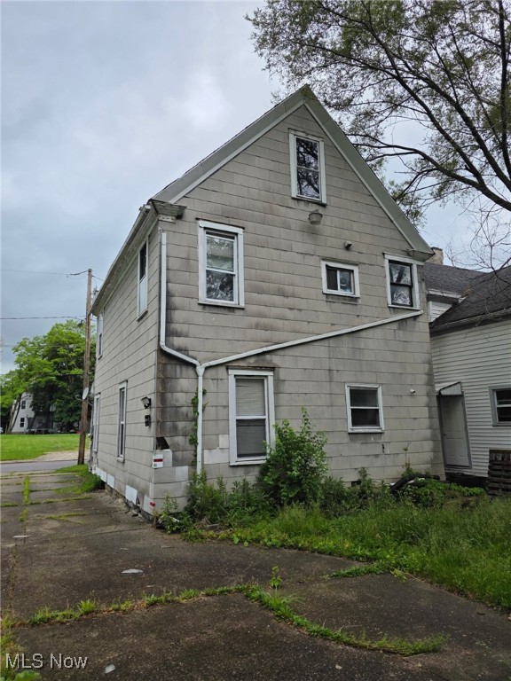 121 Parkview Court, Elyria, Ohio image 2