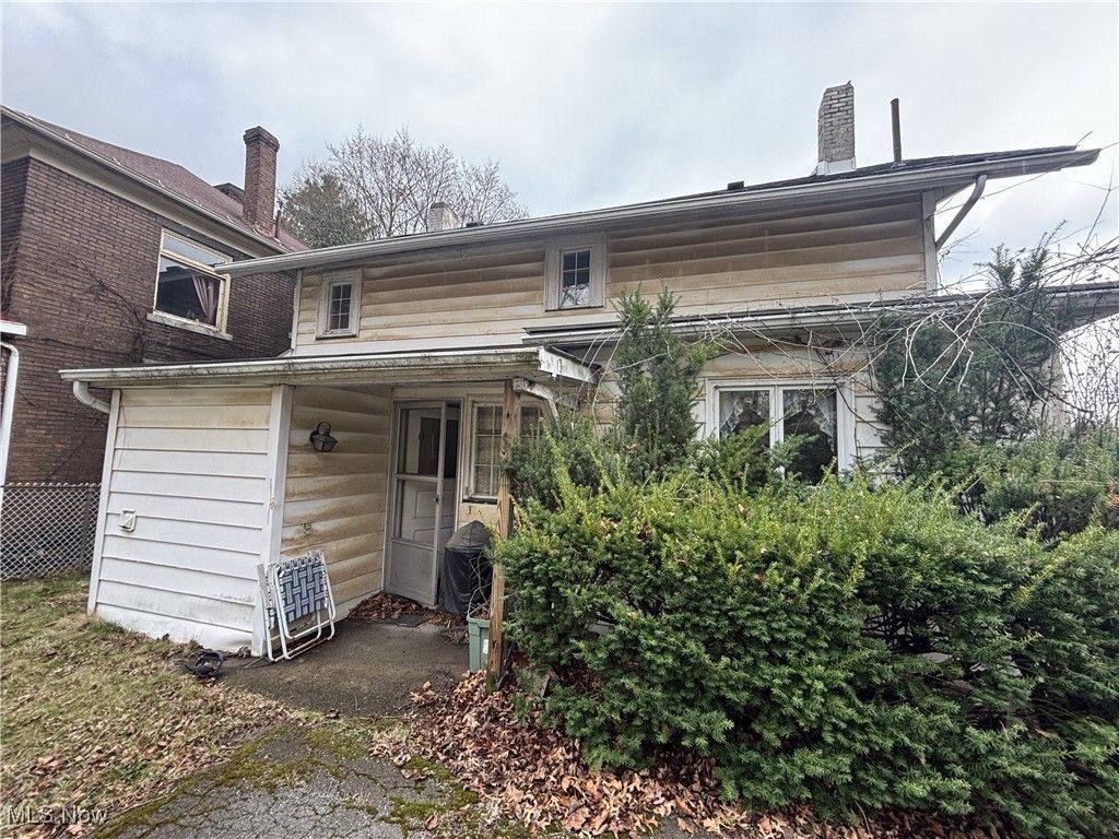 Photo of 1413 Smithfield Street, East Liverpool, OH 43920 (MLS # 5179864)