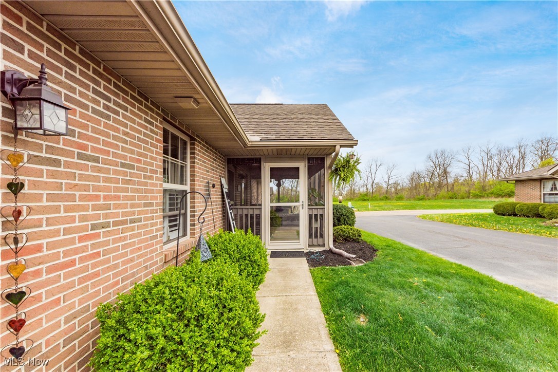 102 Foster Drive, Thornville, Ohio image 2