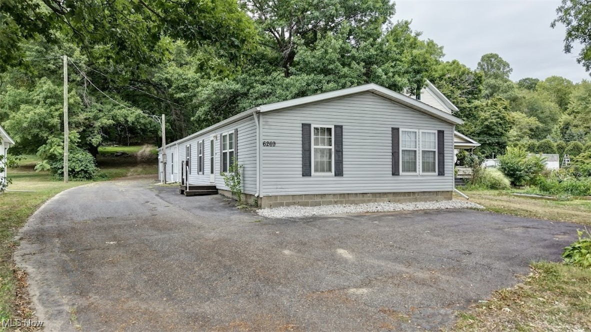 Looking for one floor living that’s affordable? Look no further. Get an out of town feel with low maintenance. Open concept dining, living room, and kitchen. Master bedroom with an attatched bathroom. Second bedroom and bathroom down the hall. Full basement. Attatched garage. Newer A/C unit.Schedule your showing today!