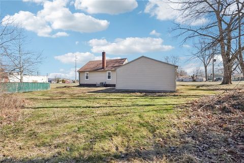 Tiny photo for 62 Jacobs Road, Hubbard, OH 44425 (MLS # 5190639)