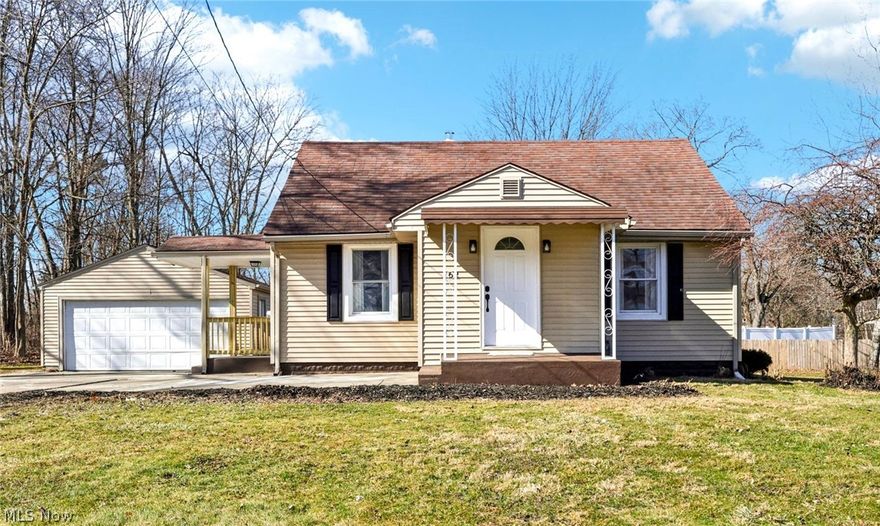 Beautifull Remodeled home tucked away on Jacobs Road in Hubbard, offering comfort, and a convenient location. Step inside to find a warm and inviting layout with living areas designed for both everyday living and entertaining. Large detached garage.  Come take a look before it's gone!