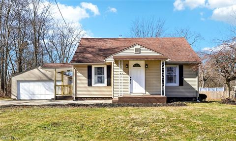 Photo of 62 Jacobs Road, Hubbard, OH 44425 (MLS # 5190639)