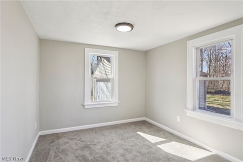 Tiny photo for 62 Jacobs Road, Hubbard, OH 44425 (MLS # 5190639)