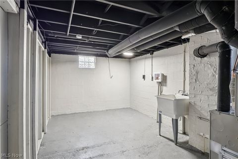 Tiny photo for 62 Jacobs Road, Hubbard, OH 44425 (MLS # 5190639)