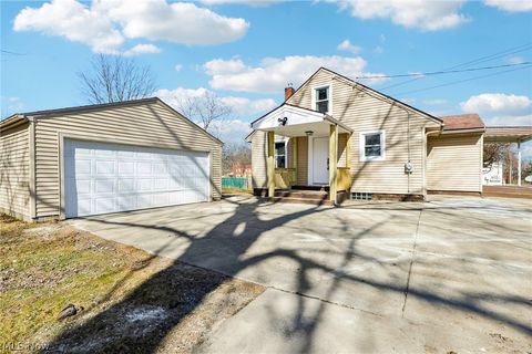 Tiny photo for 62 Jacobs Road, Hubbard, OH 44425 (MLS # 5190639)