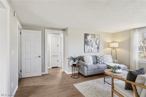 Tiny photo for 62 Jacobs Road, Hubbard, OH 44425 (MLS # 5190639)