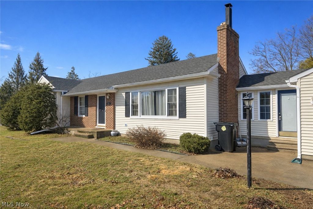 Photo of 3828 Lake Road W, Ashtabula, OH 44004 (MLS # 5187176)