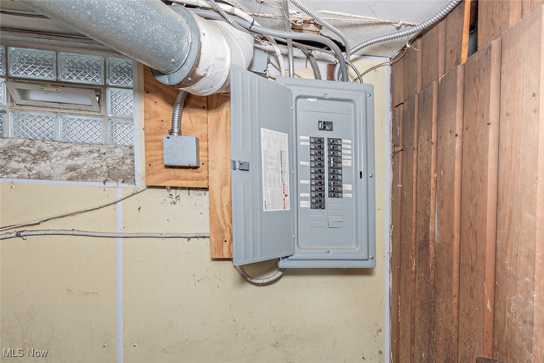 Cleveland Heights, Ohio 44118, United States, 3 Bedrooms Bedrooms, ,2 BathroomsBathrooms,Residential,Active,246190