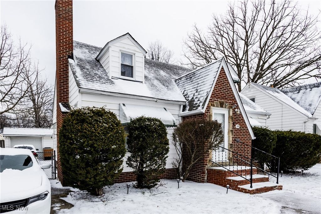 Photo of 325 E 264th Street, Euclid, OH 44132 (MLS # 5177516)