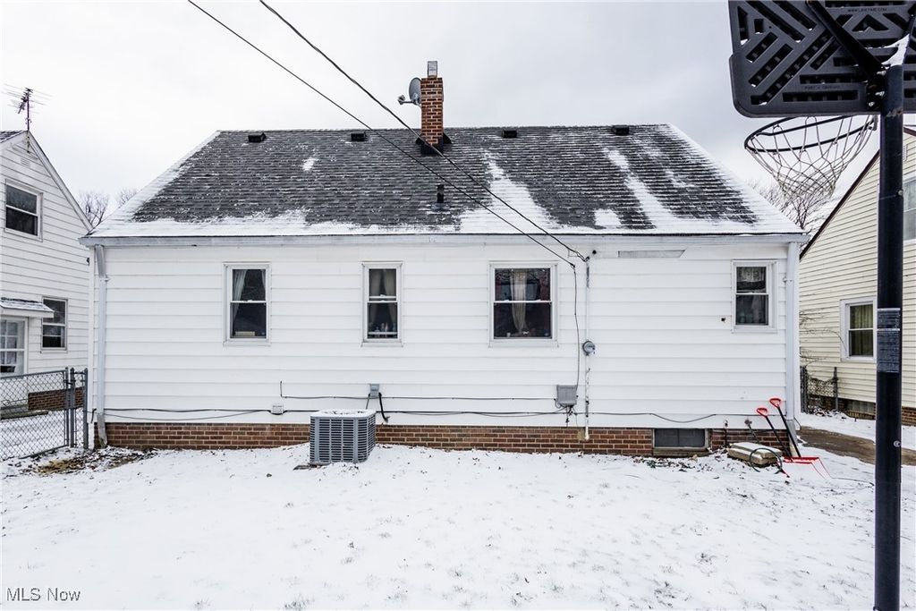 Photo of 325 E 264th Street, Euclid, OH 44132 (MLS # 5177516)