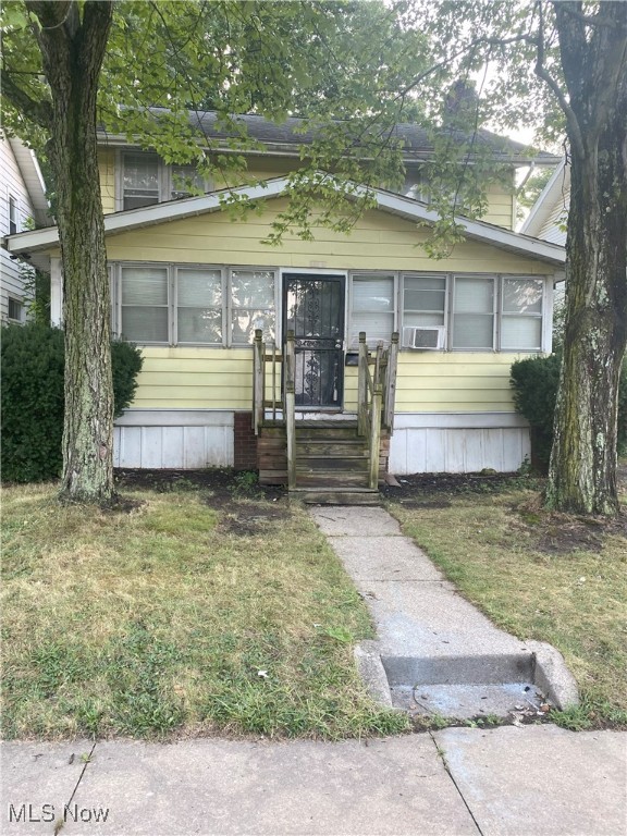 A nice 3 bedroom, 1.5 baths colonial and with great features 3 bedrooms with natural wood flooring, remodeled kitchen, bonus room off kitchen can be used as an eating area or large pantry; remodeled bathrooms, gas fireplace, textured ceilings, newer Rheem furnace and hot water tank, sump pump in the basement and updated wiring. There is an enclosed front porch with plenty of room to relax during the summer months. Window air conditioning units; Fenced yard. This property sits on 2 parcels: Lot sizes: parcel #1- 6802115- 40 X 94 & parcel #2 6802116 -2 X 94. Close to schools, public transportation and major conveniences. 2 car parking in driveway, no garage.
Special assessments: Parcel #6802115-street lighting $22.72/half;street sweeping $53.04/half - $1740 Taxes per yr; Parcel #6802116 - street lighting- 1.13/half; street sweeping -$2.65/half- taxes per yr:$21.95
Tenant occupied, month to month lease.