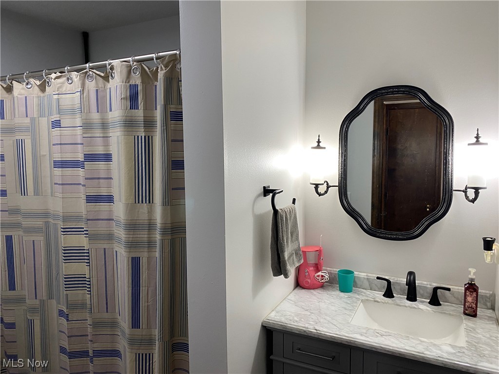 2733 W 37th Street, Lorain, Ohio image 19