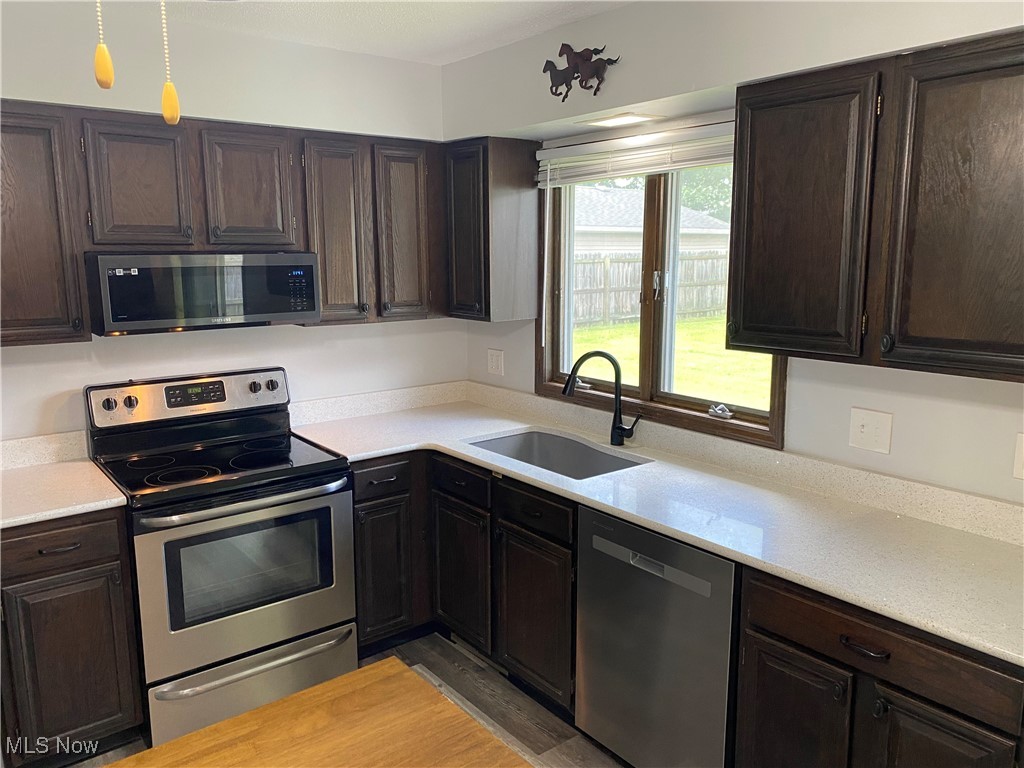 2733 W 37th Street, Lorain, Ohio image 8