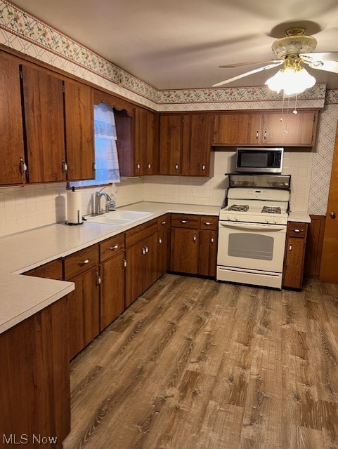 Hubbard Manor 03 - Residential