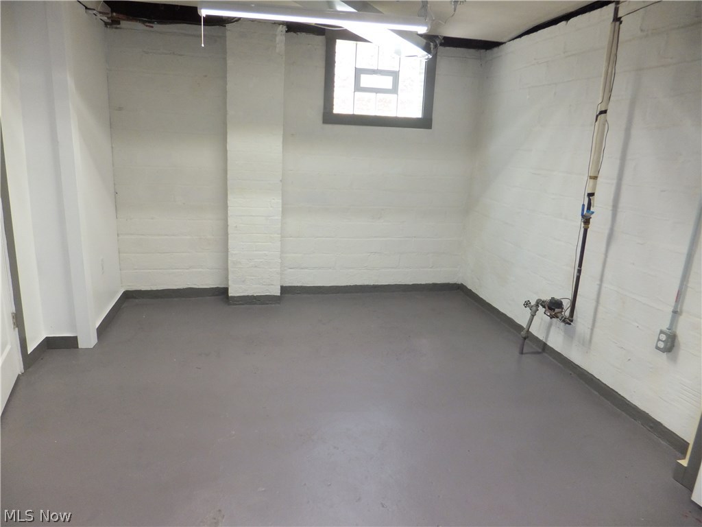 Economy R/E Bldg Cos Crestview - Residential