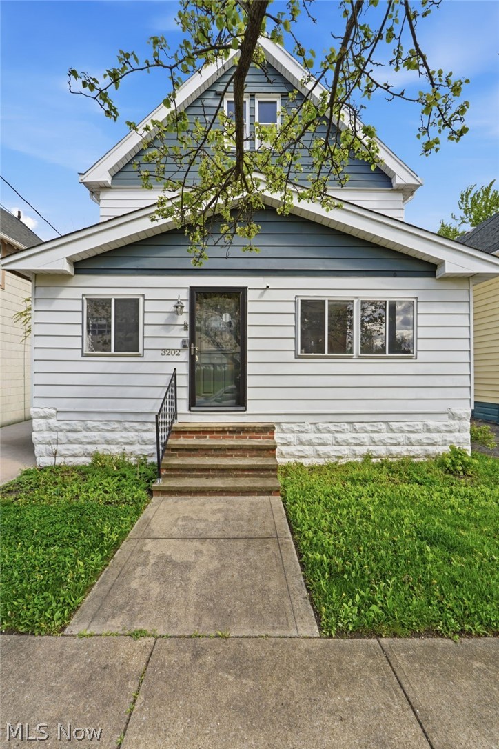 3202 Montclair Avenue