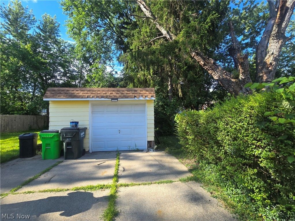 Photo of 19403 Ridgewood Avenue, Warrensville Heights, OH 44122 (MLS # 5223706)